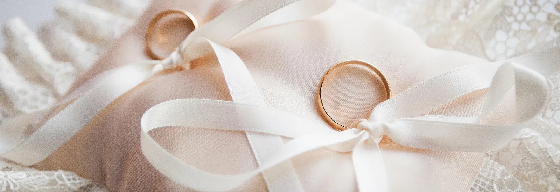weddings rings on lace p;illow